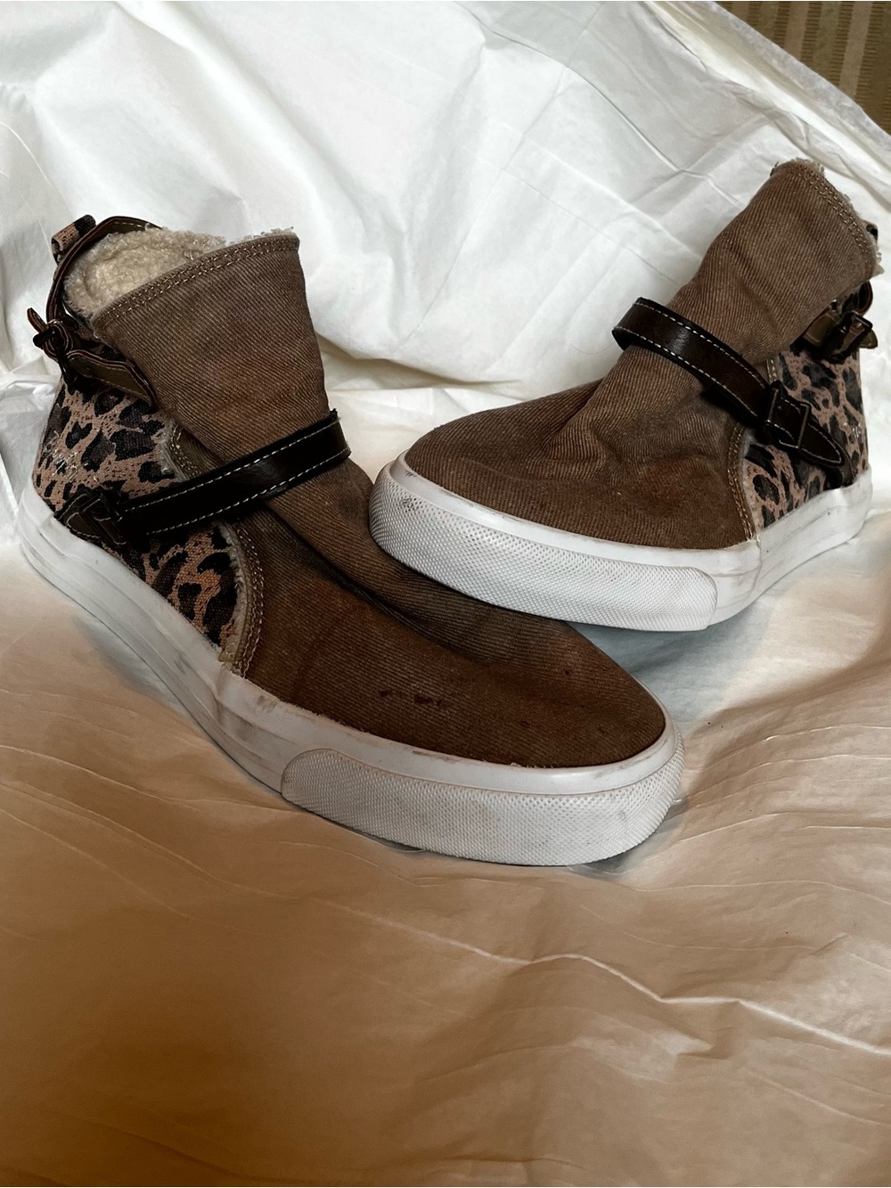 BLOWFISH~LEOPARD ANIMAL PRINT BUCKLE DETAIL SNEAKERS~ SIZE 9 - Picture 8 of 13